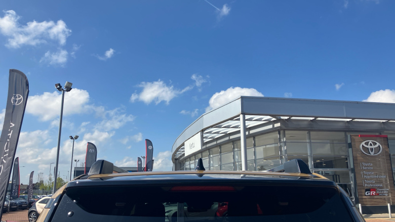 Toyota Land Cruiser 2.8 D-4D 48V 205 Invincible 5dr Auto [Pan Rf/5 St] Diesel Station Wagon